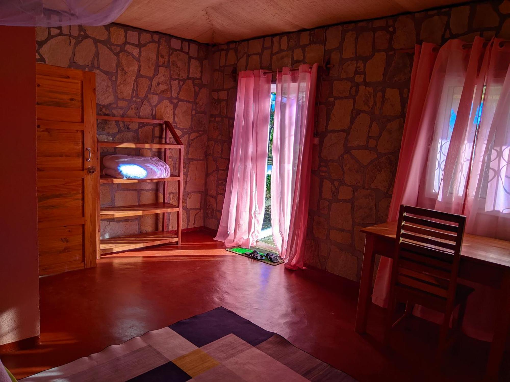 Chambre D'Hote Ristorante Pizzeria Liberta Ranohira Екстериор снимка