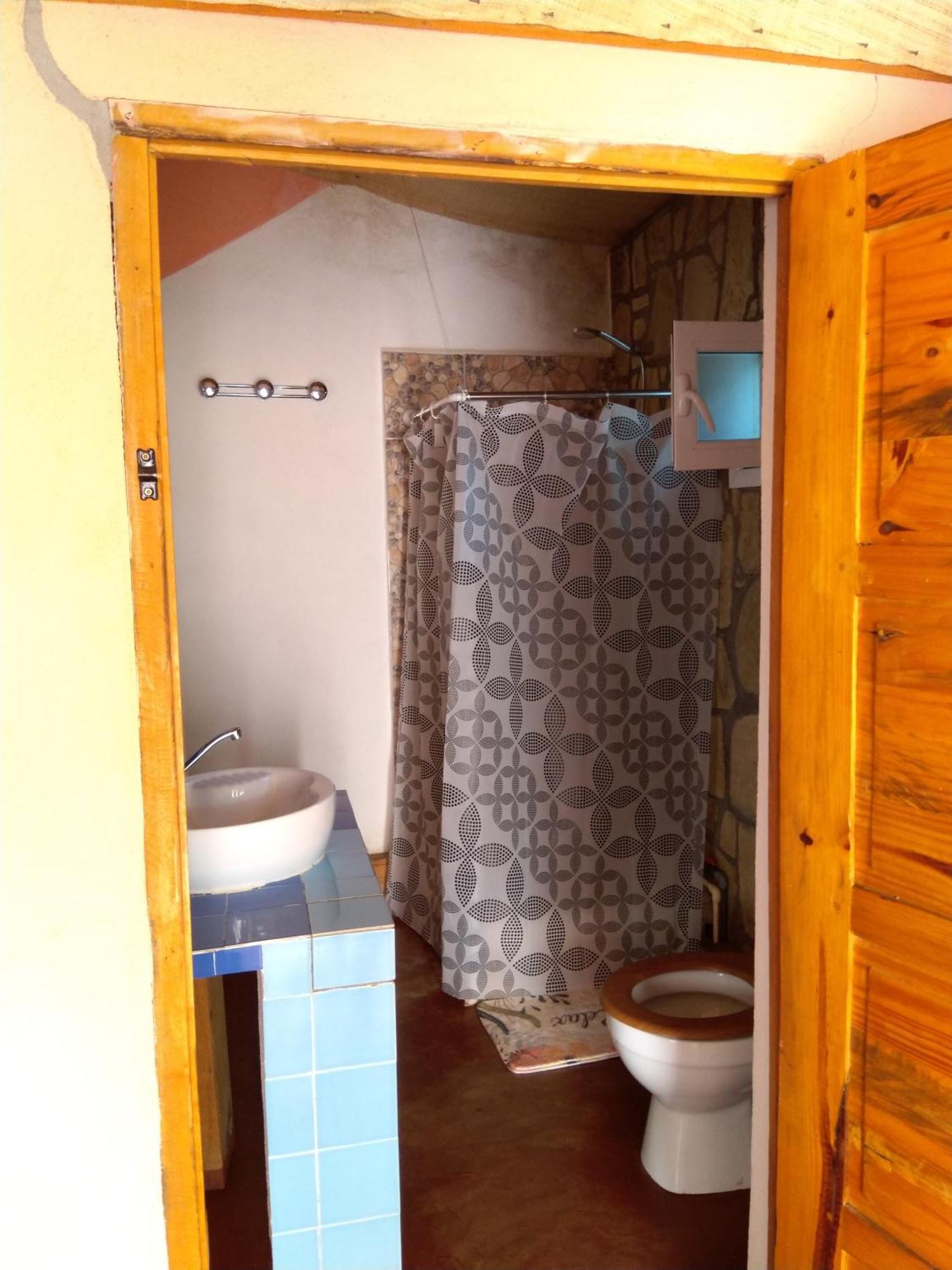 Chambre D'Hote Ristorante Pizzeria Liberta Ranohira Екстериор снимка