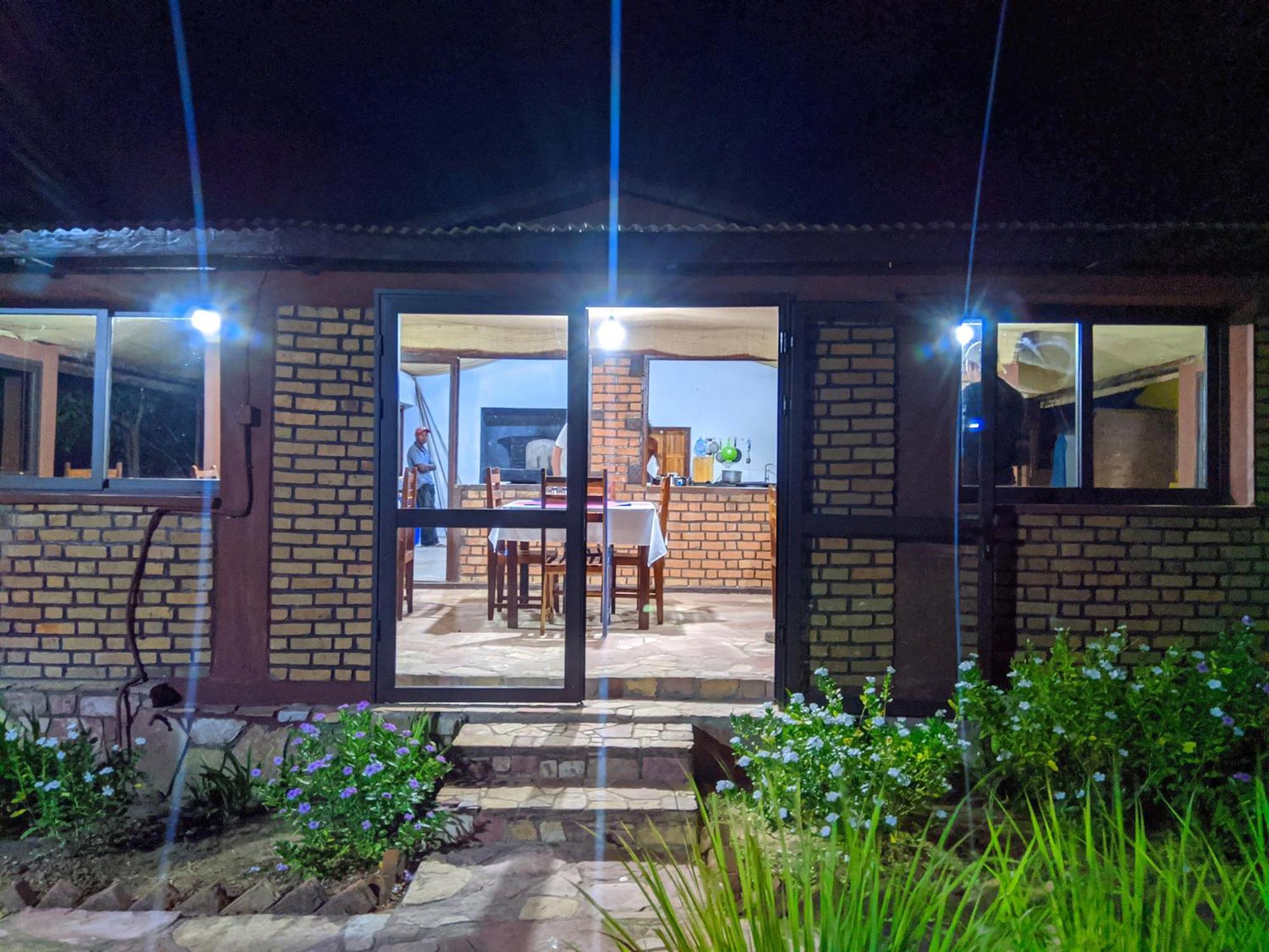 Chambre D'Hote Ristorante Pizzeria Liberta Ranohira Екстериор снимка
