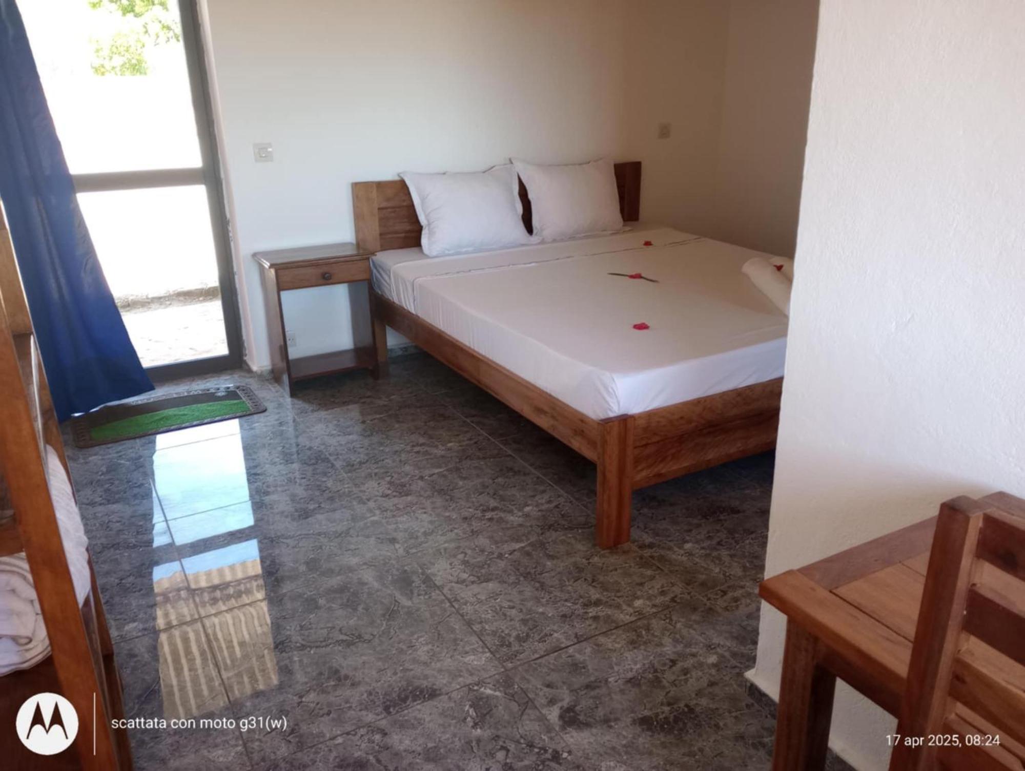 Chambre D'Hote Ristorante Pizzeria Liberta Ranohira Екстериор снимка